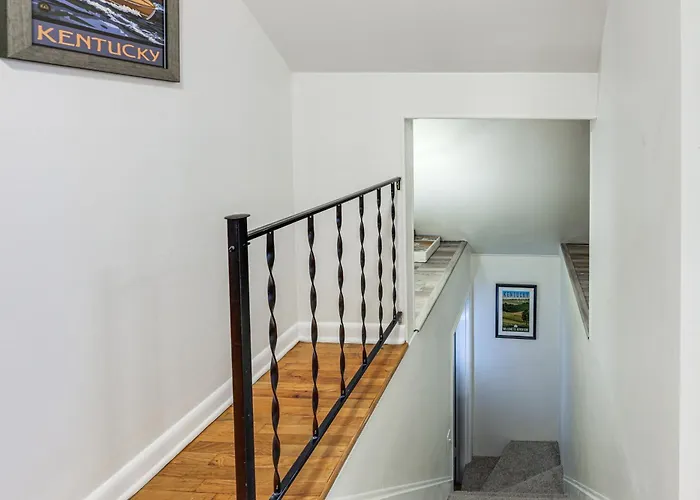 Lovely Lexington Home: 4 Mi To Downtown!
